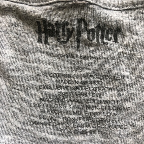 Hogwarts V Neck Tee - Picture 4 of 4